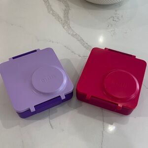 Omie lunch box in pink and purple
